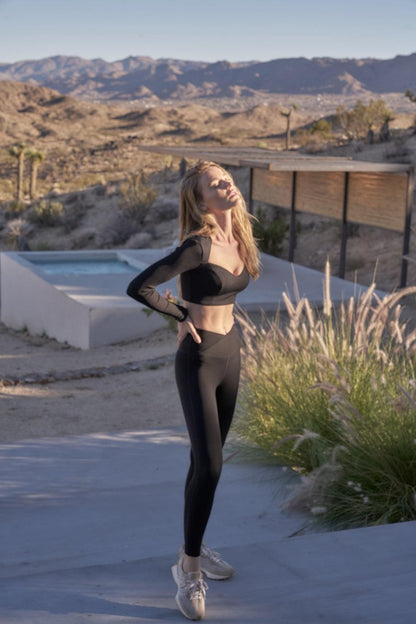 Elegant Long Sleeve Crop Top & V-waist Yoga Legging