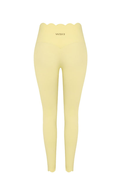 High-Waist Scallop Scrunch Legging