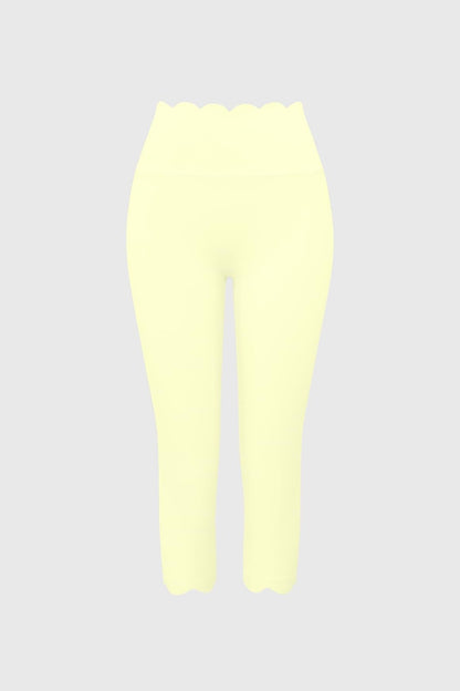 Scallop Scrunch Capri Legging