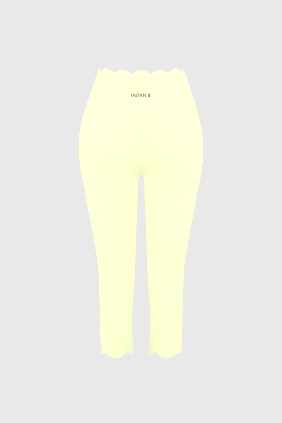 Scallop Scrunch Capri Legging