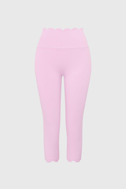 Scallop Scrunch Capri Legging