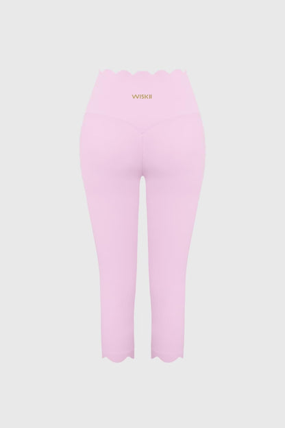 Scallop Scrunch Capri Legging